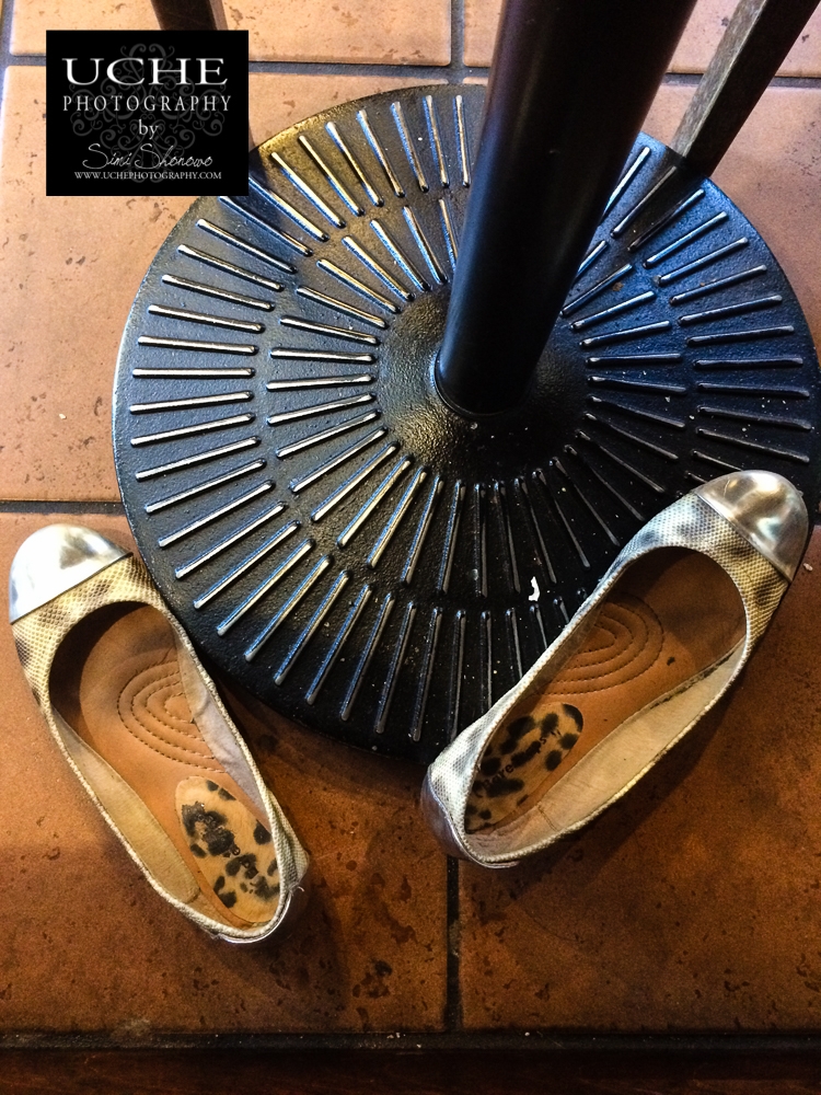 20160911.255.mobile365.shoes off at the table